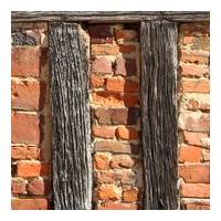 Potelets dans un colombage ancien